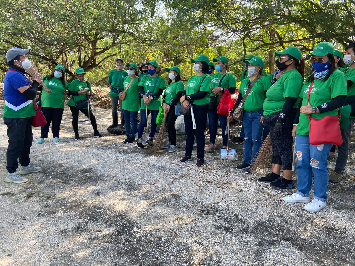 Volunteers being briefed prior to the Wetland Park coastal cleanup activity (Las Piñas Wetland Park Coastal Cleanup, March 8, 2022)