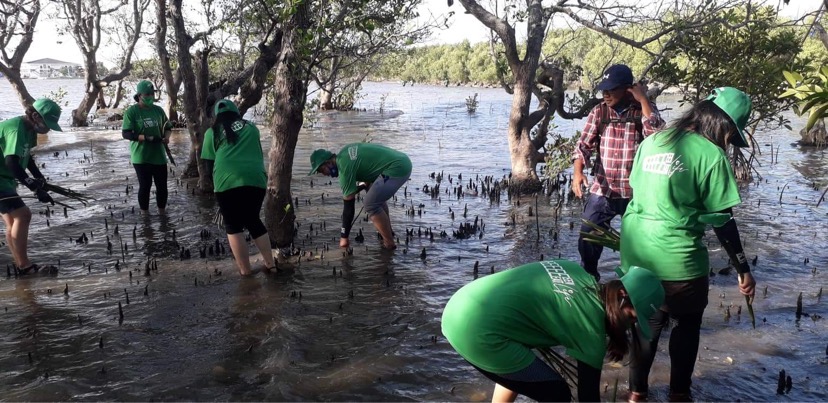 Personal Collection’s mangrove-planting initiative inspires teamwork (Orion, Bataan Mangrove Planting, April 19, 2022)